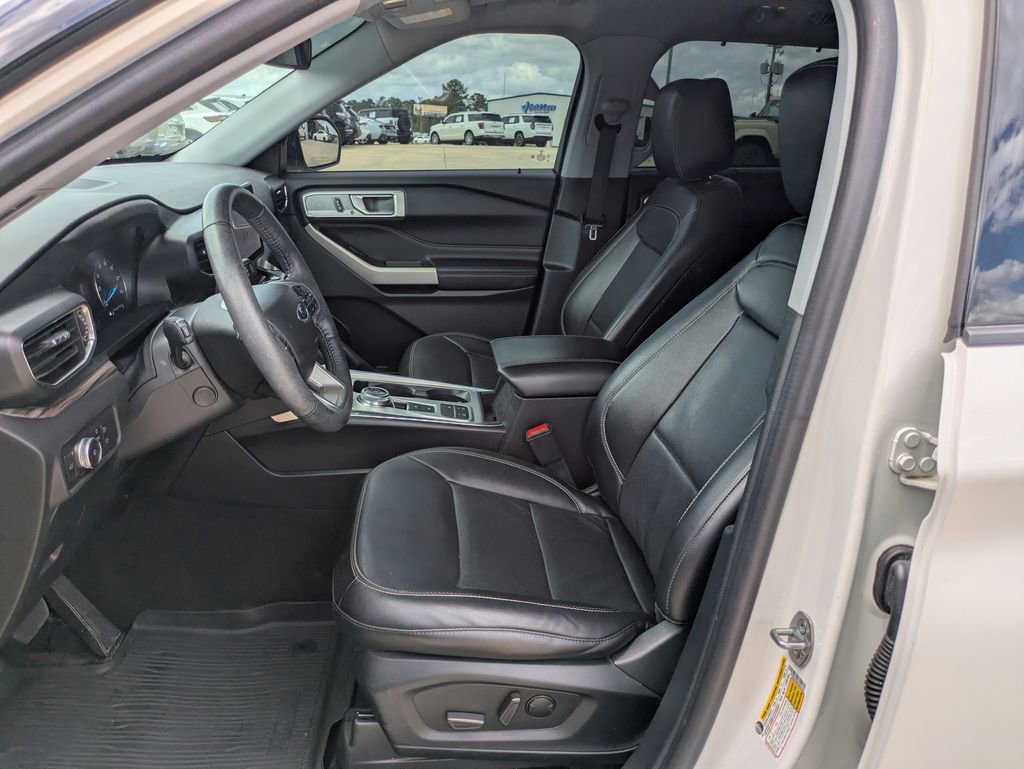 Used 2022 Ford Explorer Limited w/ Equipment Group 301A image 7