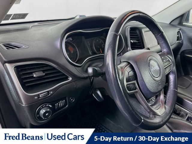 Used 2019 Jeep Cherokee Latitude Plus w/ Comfort/Convenience Group AWD/4WD image 11