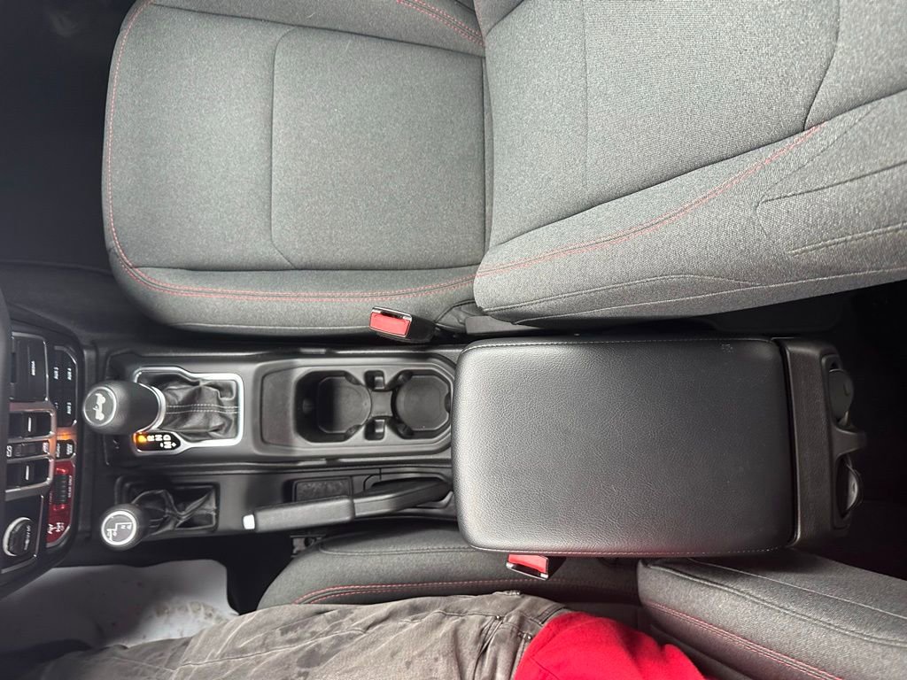 Used 2025 Jeep Wrangler Unlimited Rubicon image 25