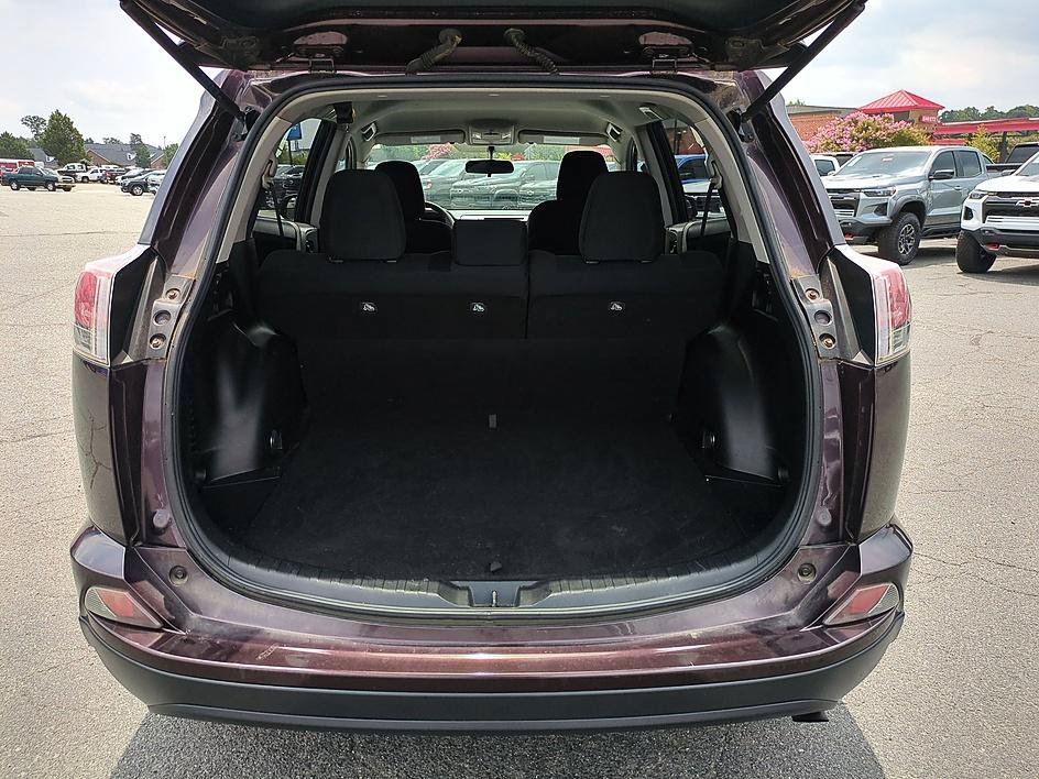 Used 2016 Toyota RAV4 LE FWD image 28