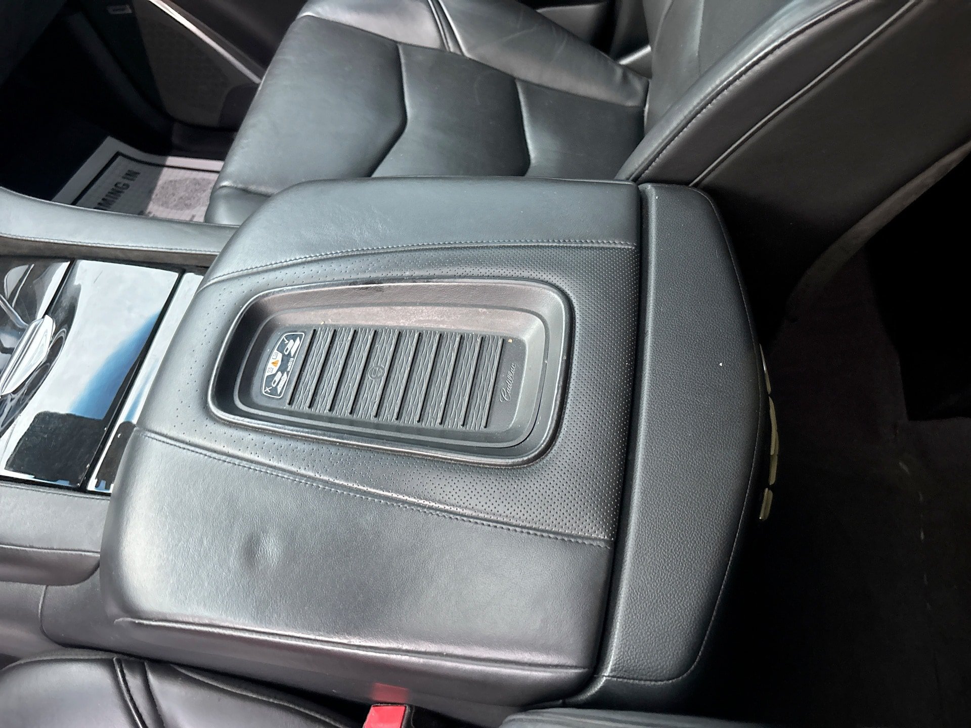 Used 2019 Cadillac Escalade ESV Platinum AWD/4WD image 22