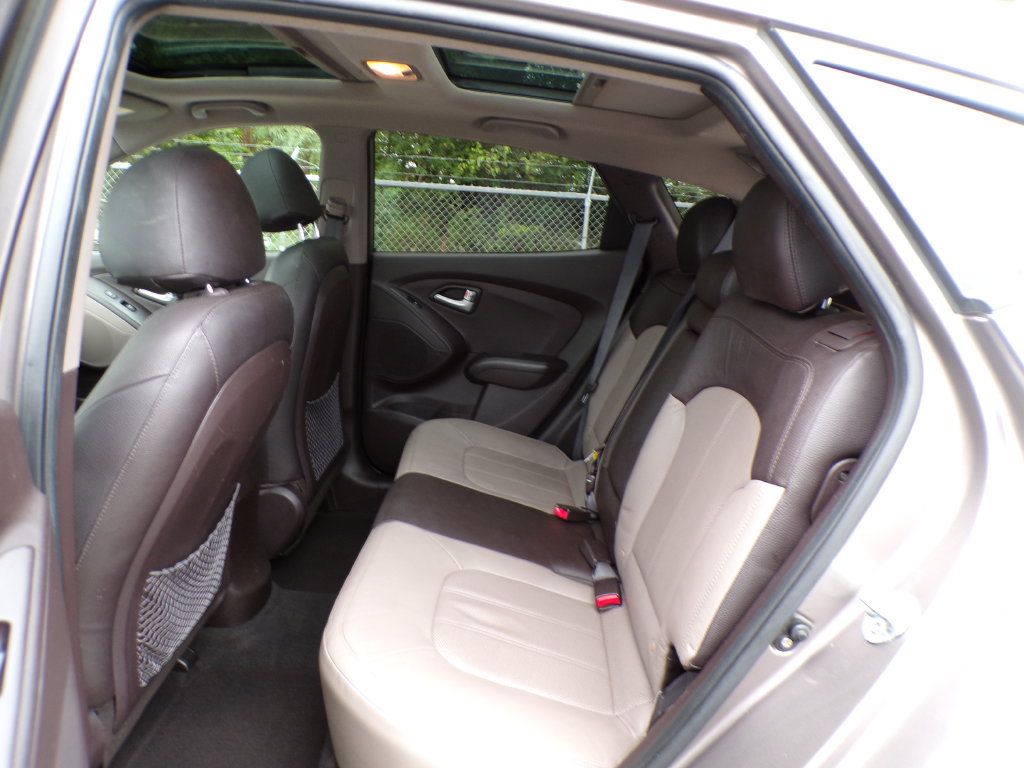 Used 2012 Hyundai Tucson Limited w/ Premium Pkg AWD/4WD image 19