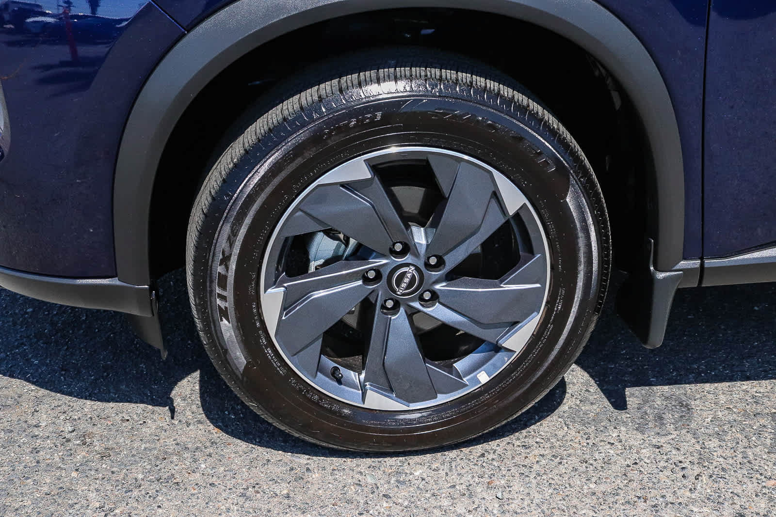 Used 2025 Nissan Rogue SV FWD image 14