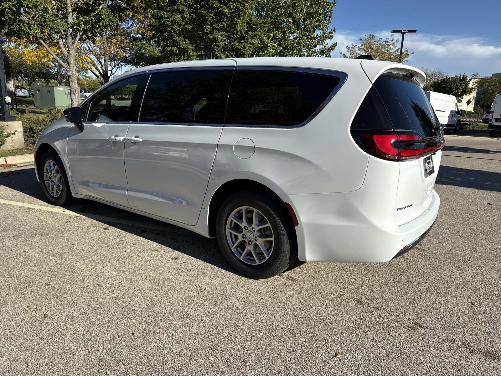 New 2026 Chrysler Pacifica Select image 7