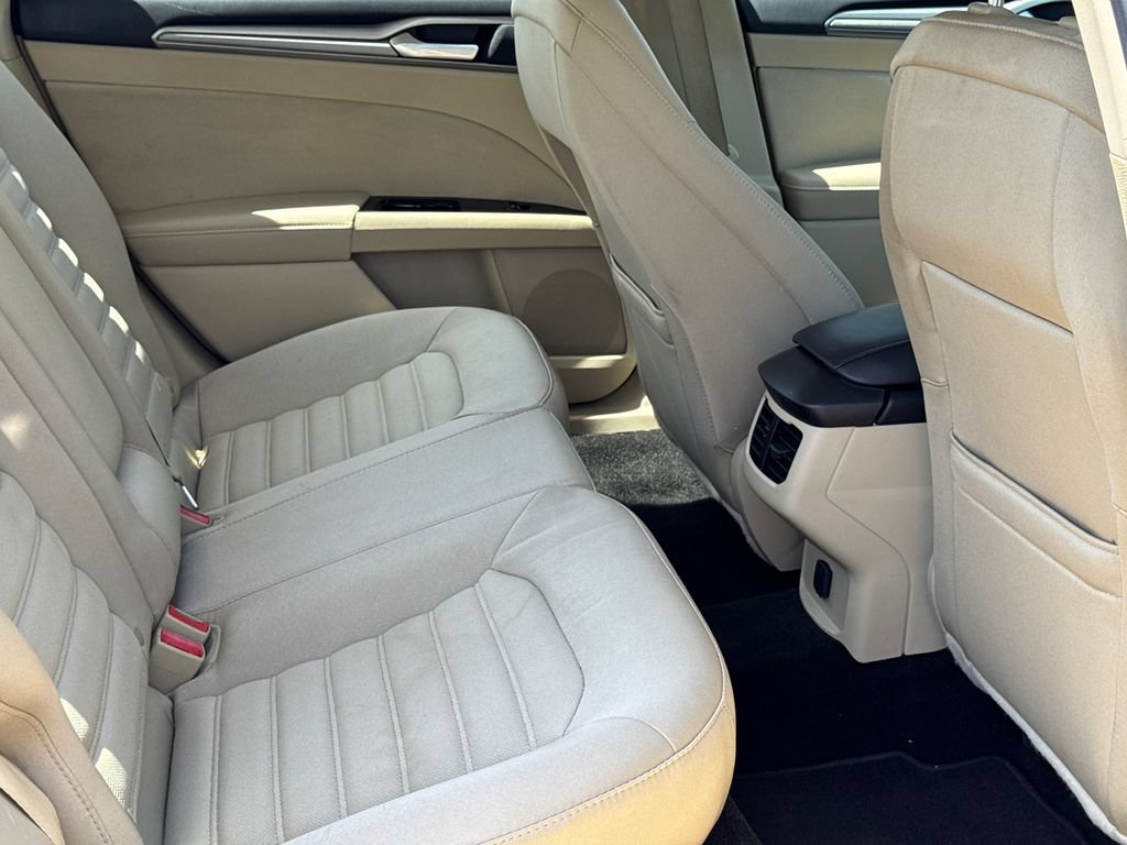 Used 2014 Ford Fusion SE FWD image 17