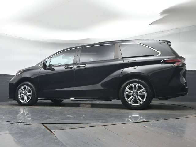 Used 2023 Toyota Sienna XSE w/ XSE Plus Package AWD/4WD image 31