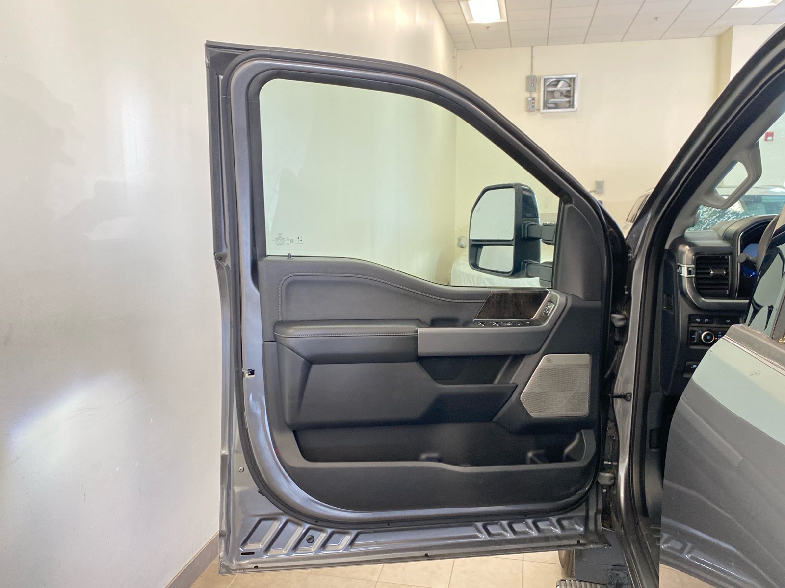 Certified 2024 Ford F350 Lariat w/ Lariat Ultimate Package AWD/4WD image 15