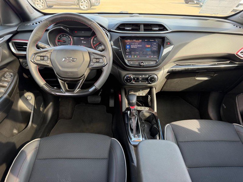 Used 2023 Chevrolet TrailBlazer RS w/ Sun and Liftgate Package FWD image 11