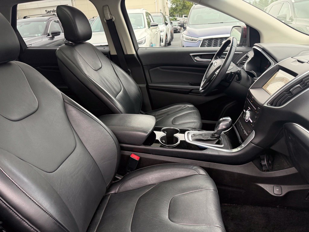 Used 2017 Ford Edge Titanium w/ Technology Package AWD/4WD image 25