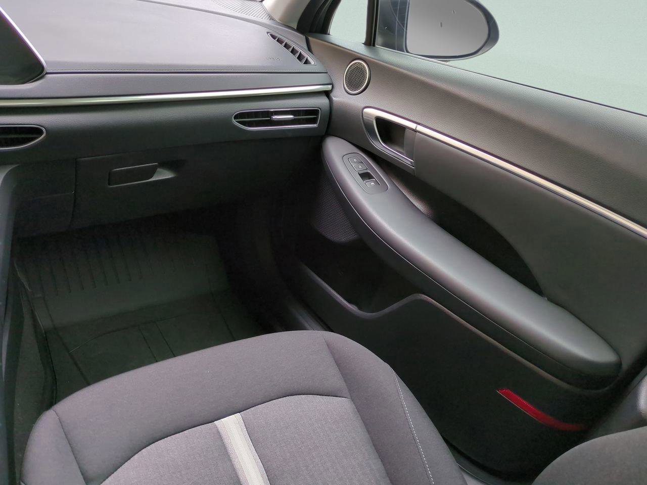 Used 2022 Hyundai Sonata SEL w/ Cargo Package image 16