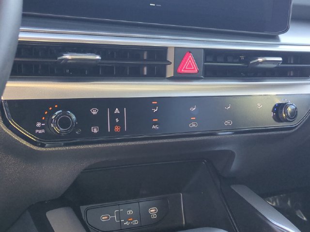 Certified 2026 Kia Sorento LX FWD image 24