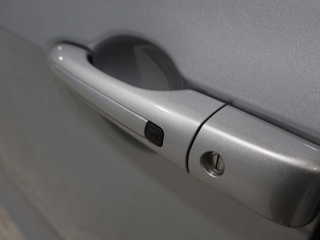 Used 2023 Chrysler Pacifica Touring-L image 9