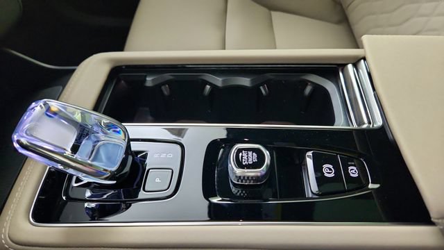 New 2026 Volvo XC90 B5 Core w/ Protection Package Premier AWD/4WD image 17