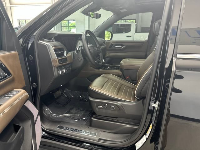 Used 2025 GMC Yukon XL Denali Ultimate AWD/4WD image 19