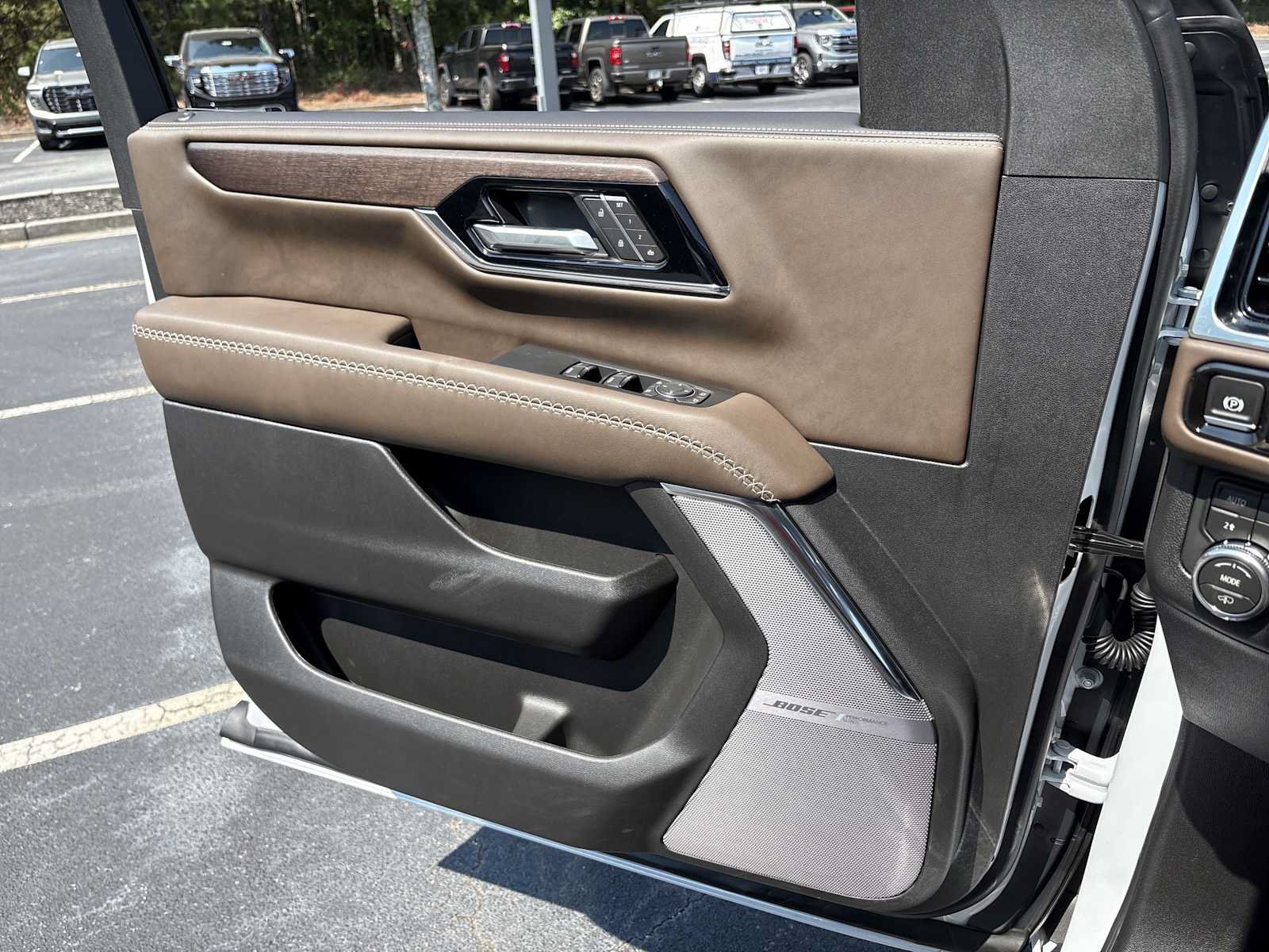 New 2026 GMC Yukon Denali Ultimate AWD/4WD image 13