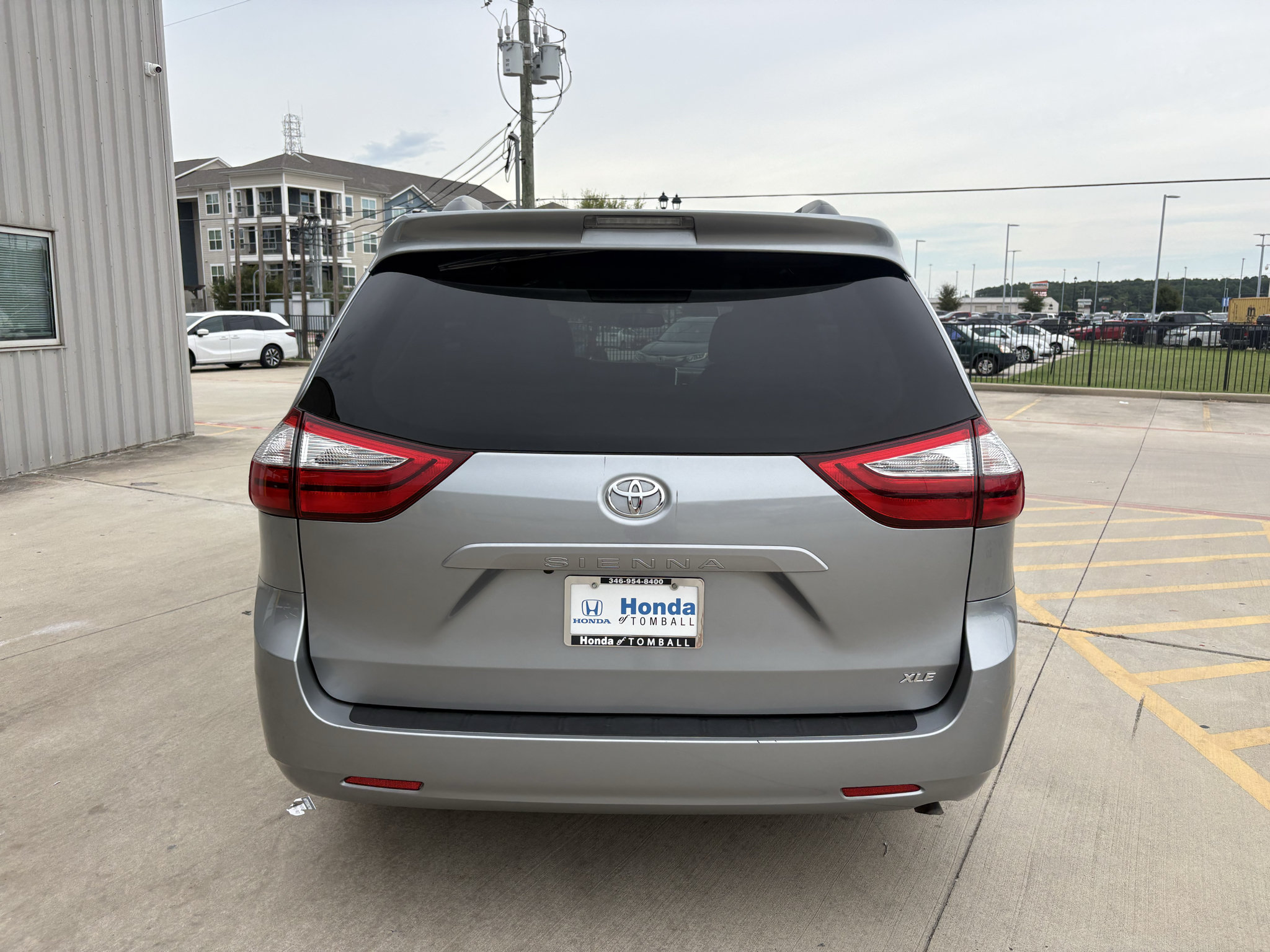 Used 2017 Toyota Sienna XLE FWD image 7