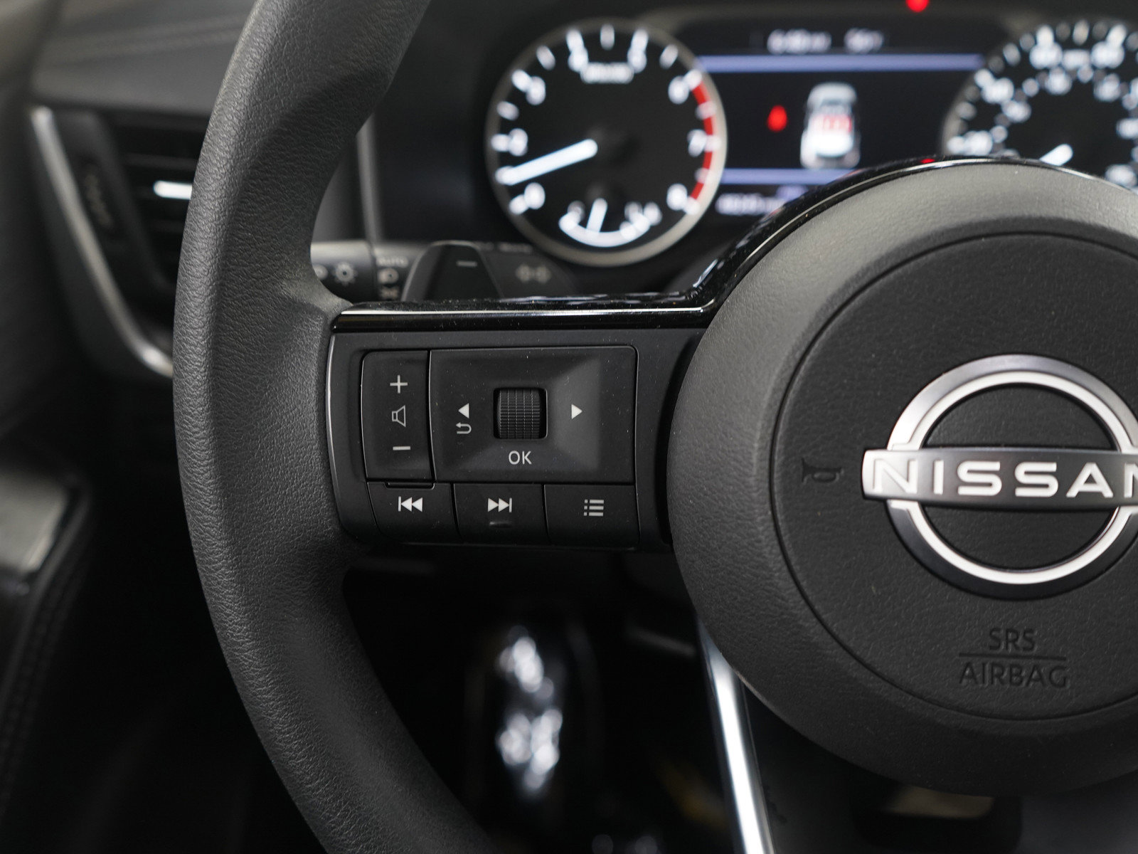 Used 2023 Nissan Rogue SV image 25