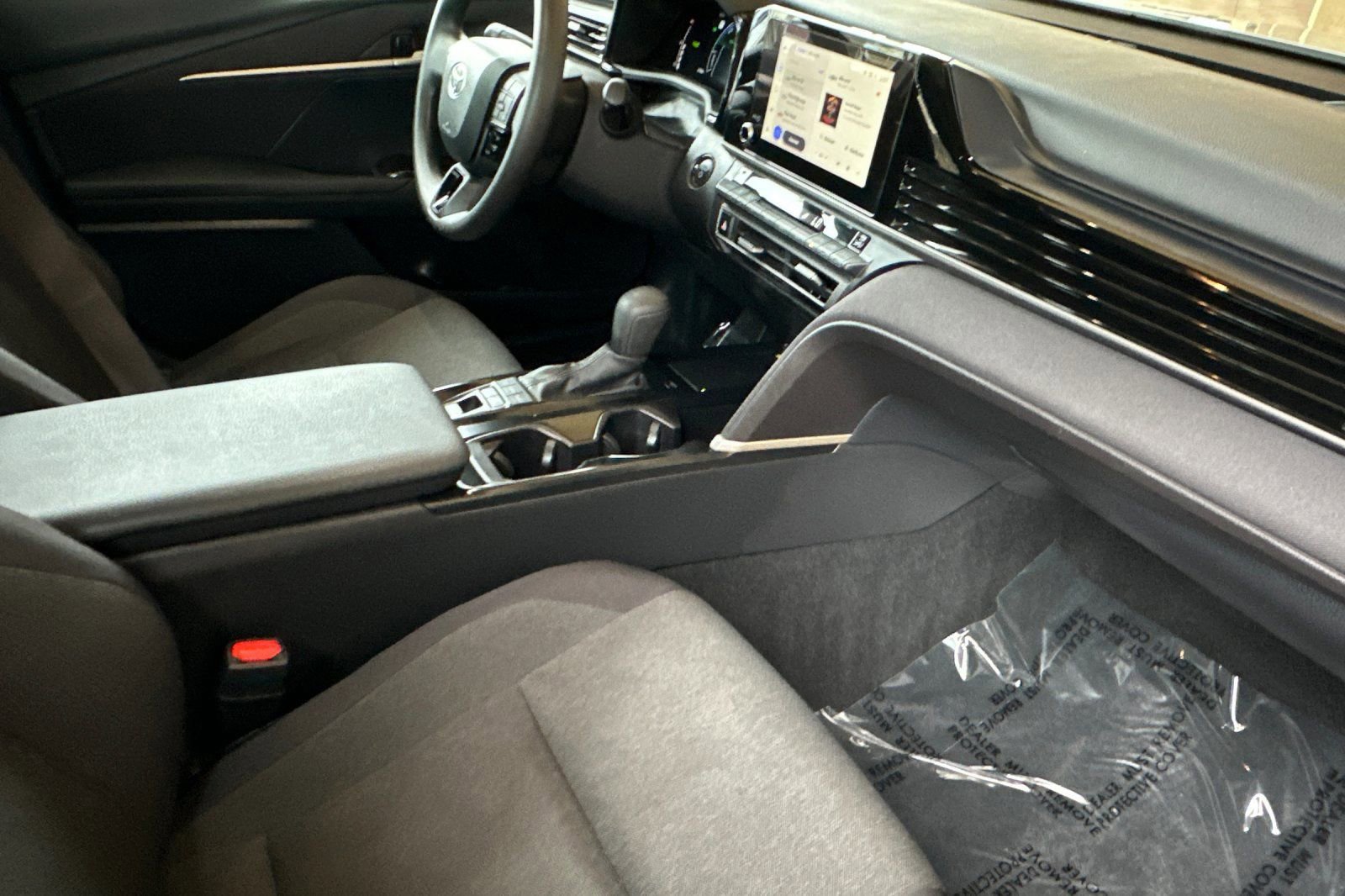 Used 2025 Toyota Camry LE image 15