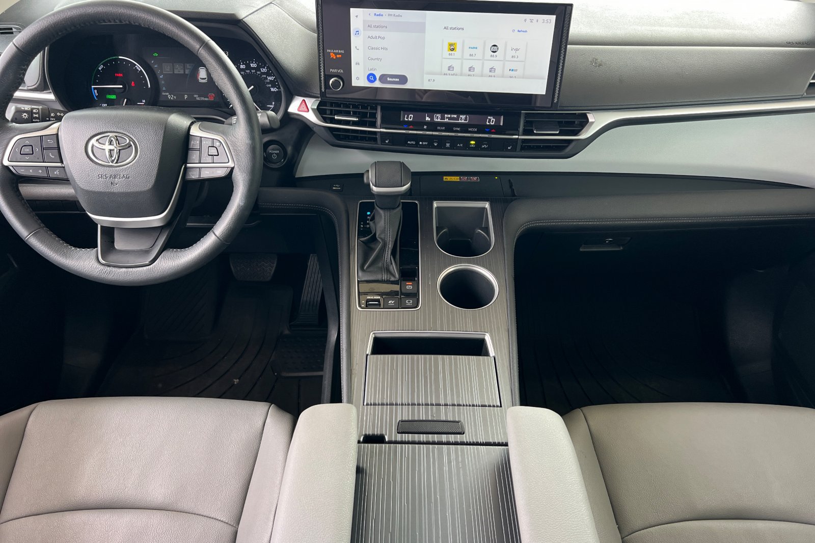 Certified 2025 Toyota Sienna XLE FWD image 13