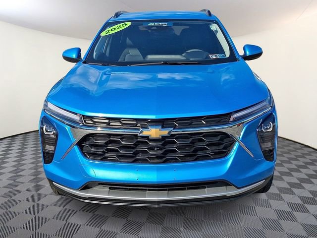 Certified 2025 Chevrolet Trax LT FWD image 2
