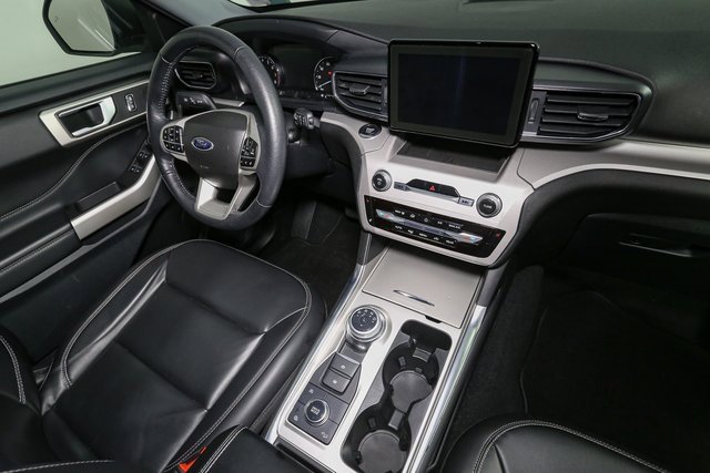 Used 2023 Ford Explorer XLT w/ Equipment Group 202A image 18