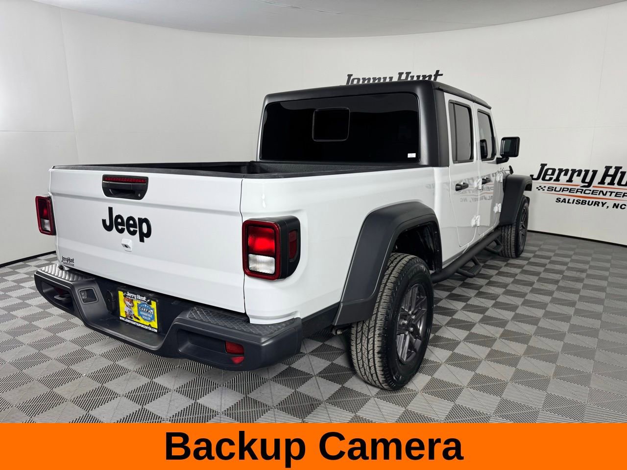 Used 2025 Jeep Gladiator Sport image 7