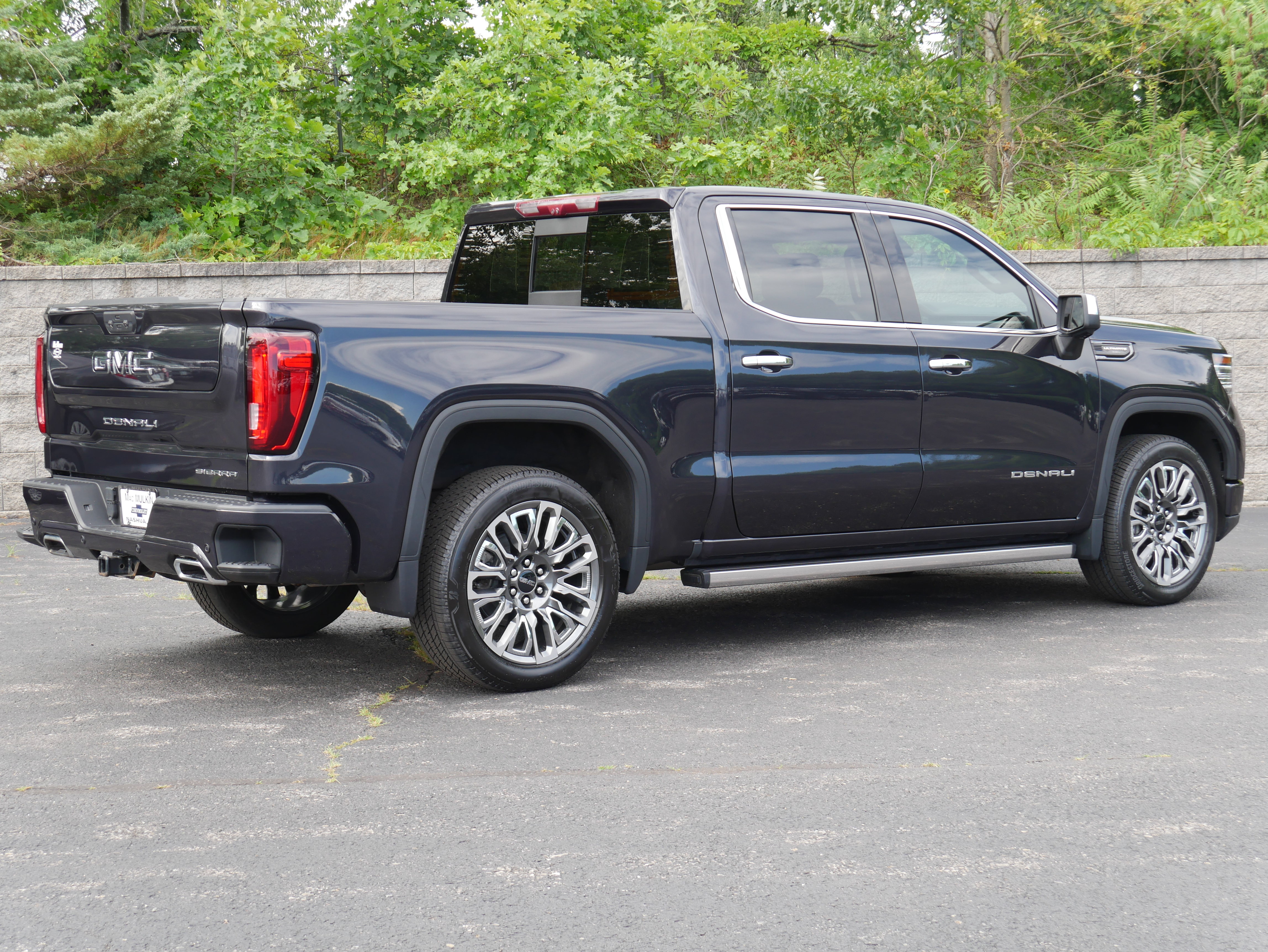 Certified 2023 GMC Sierra 1500 Denali Ultimate AWD/4WD image 9