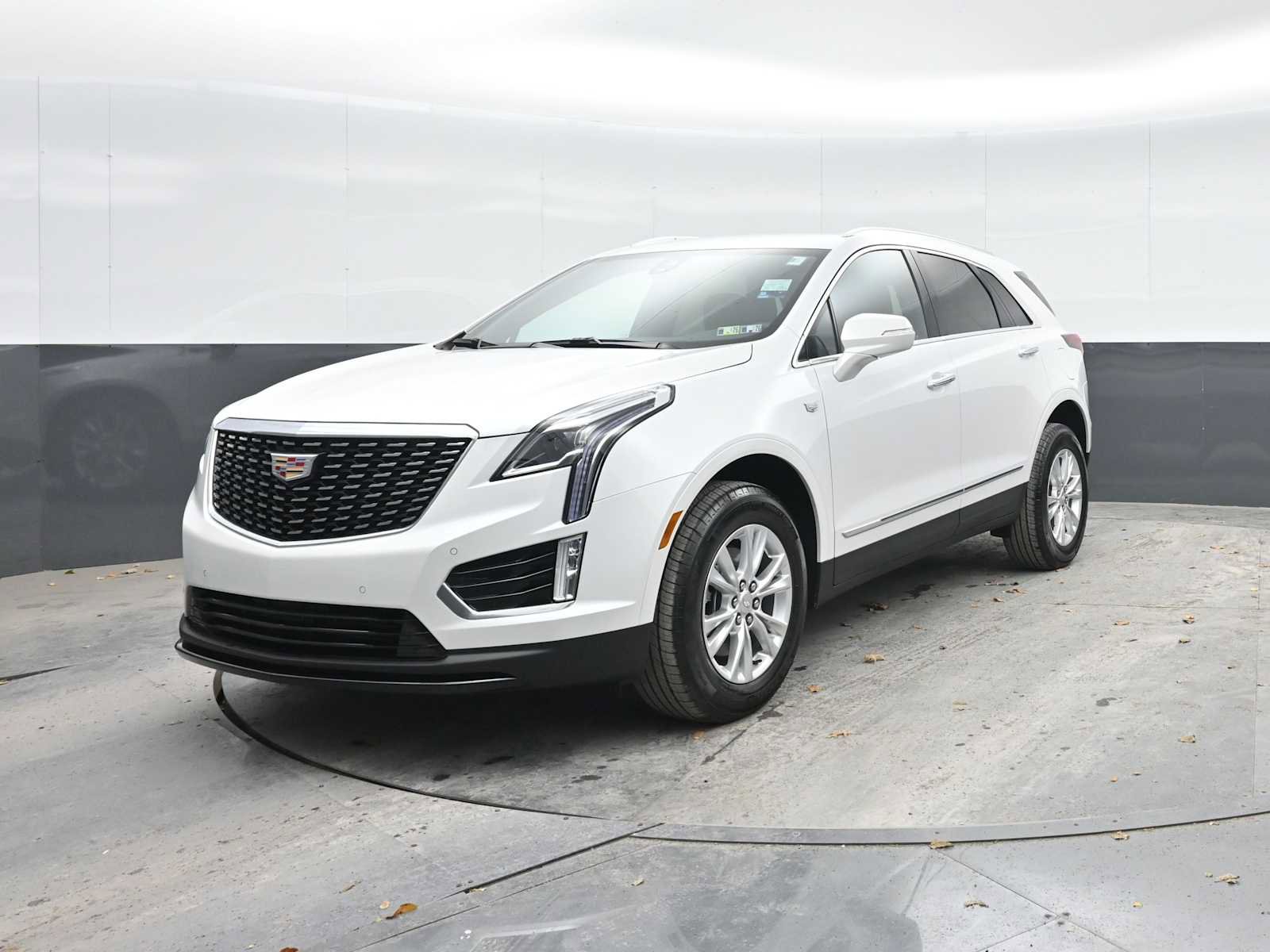 Used 2025 Cadillac XT5 Luxury w/ LPO, Floor Liner Package image 4