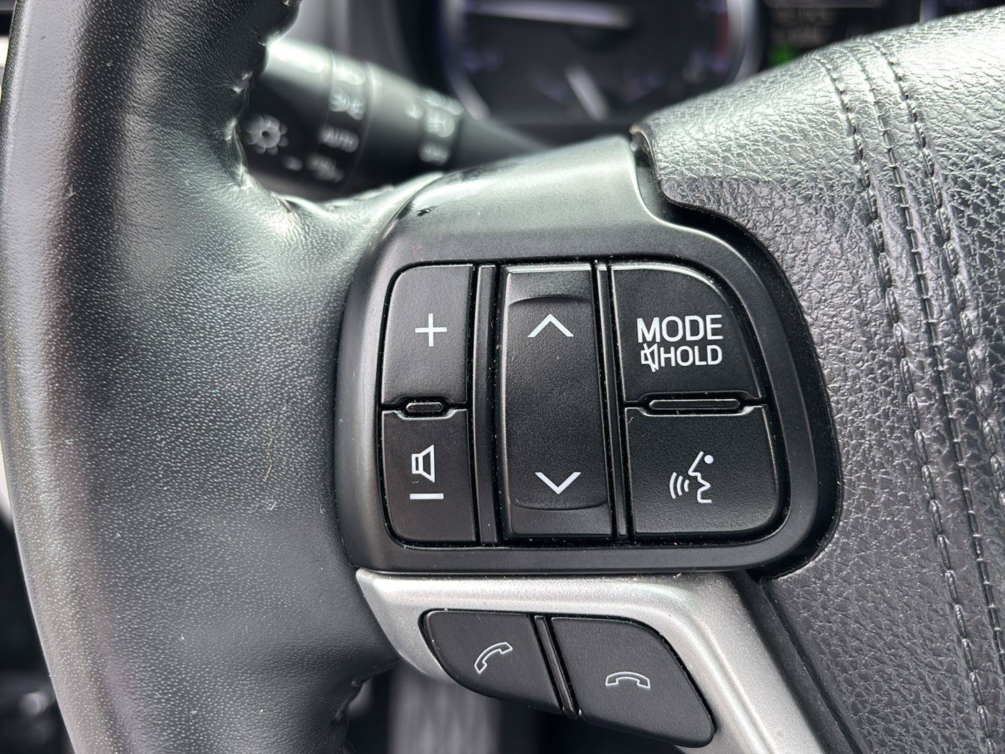 Used 2018 Toyota Highlander Limited AWD/4WD image 26