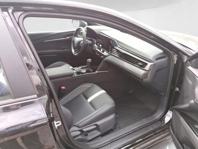 Used 2026 Toyota Camry Hybrid w/ Convenience Package FWD image 30
