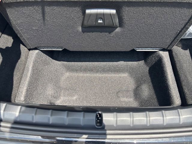 Used 2025 BMW i7 xDrive60 w/ Premium Package image 36