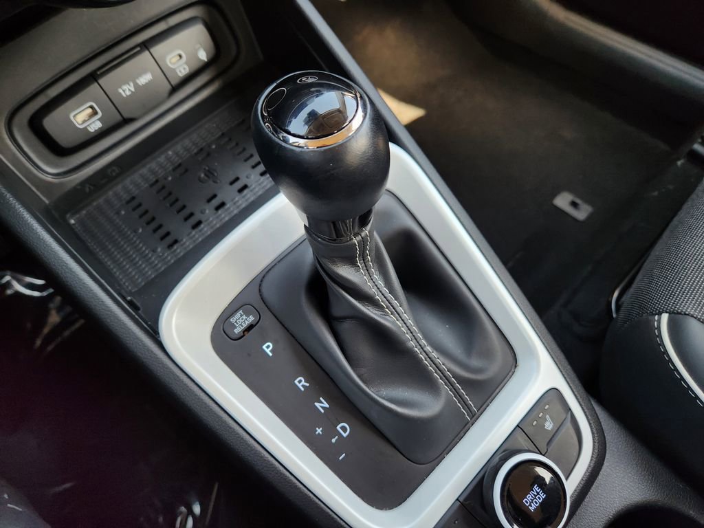 Used 2024 Hyundai Venue Limited image 20