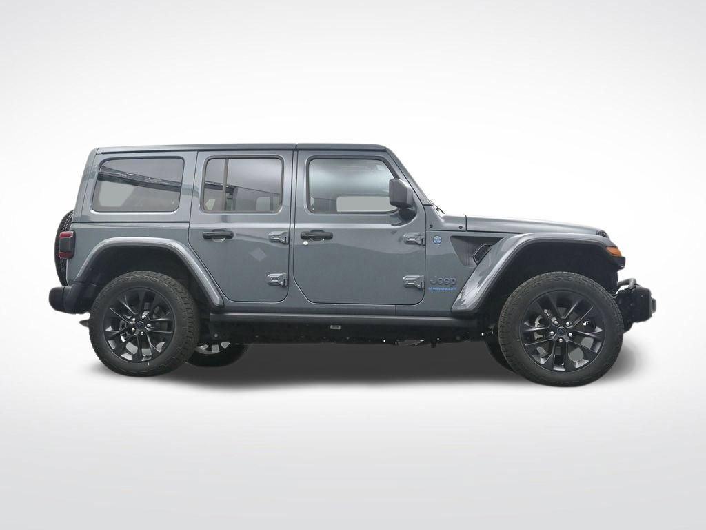 Used 2025 Jeep Wrangler Sahara 4xe image 33