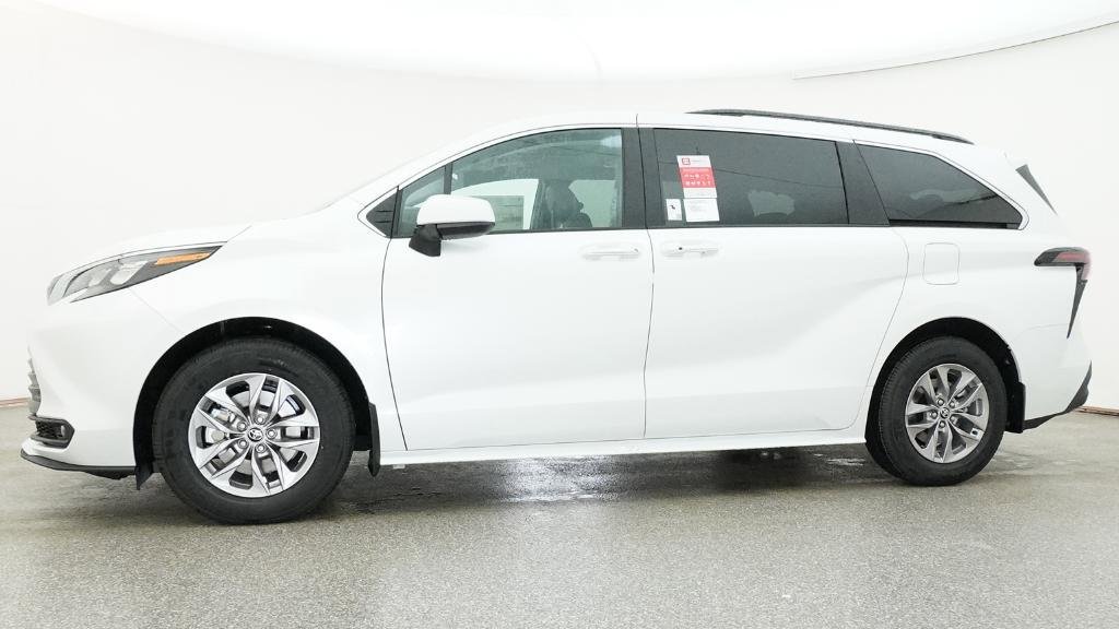 New 2026 Toyota Sienna XLE FWD image 19