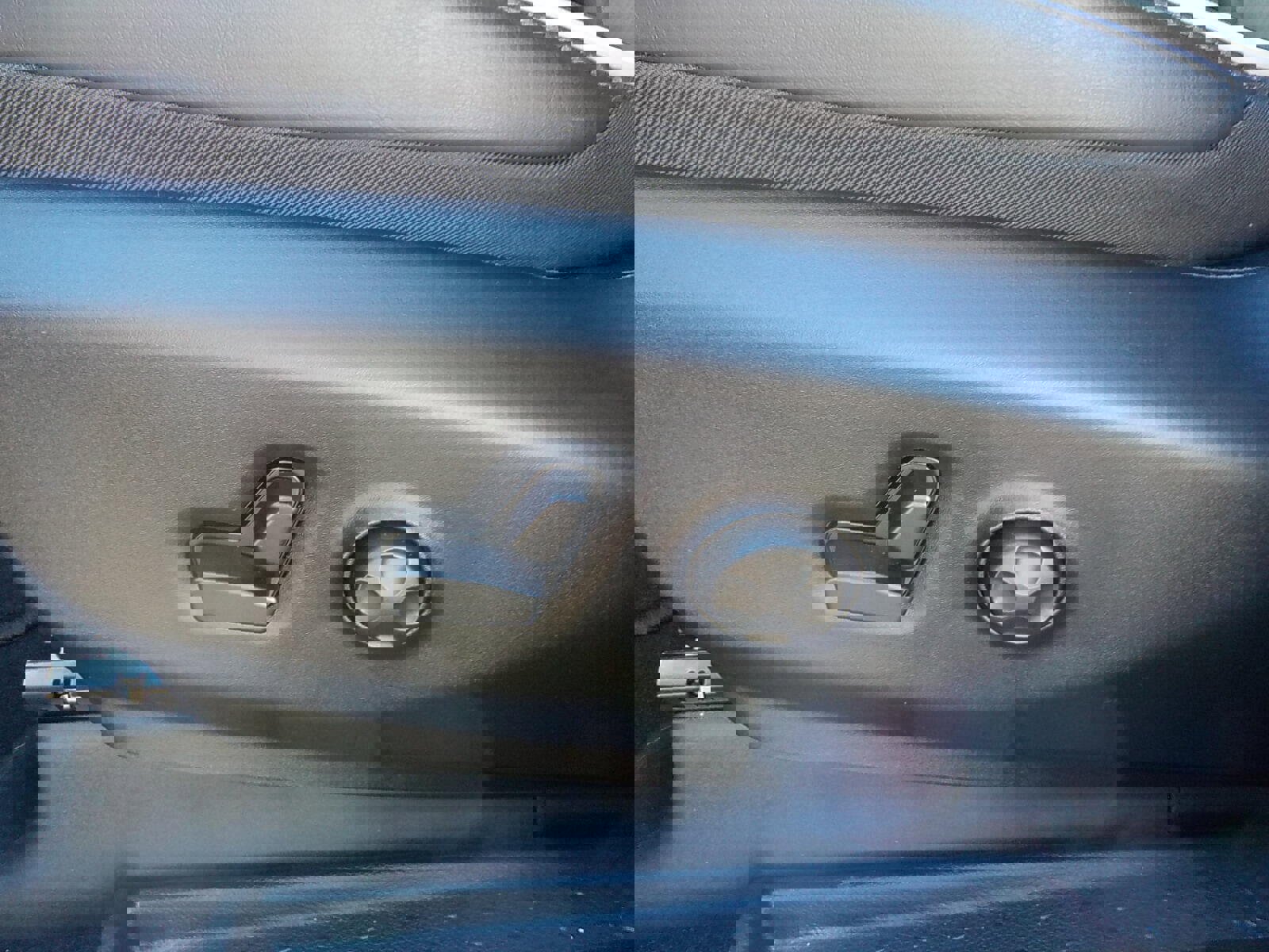 Used 2025 Chrysler Pacifica Premium image 23