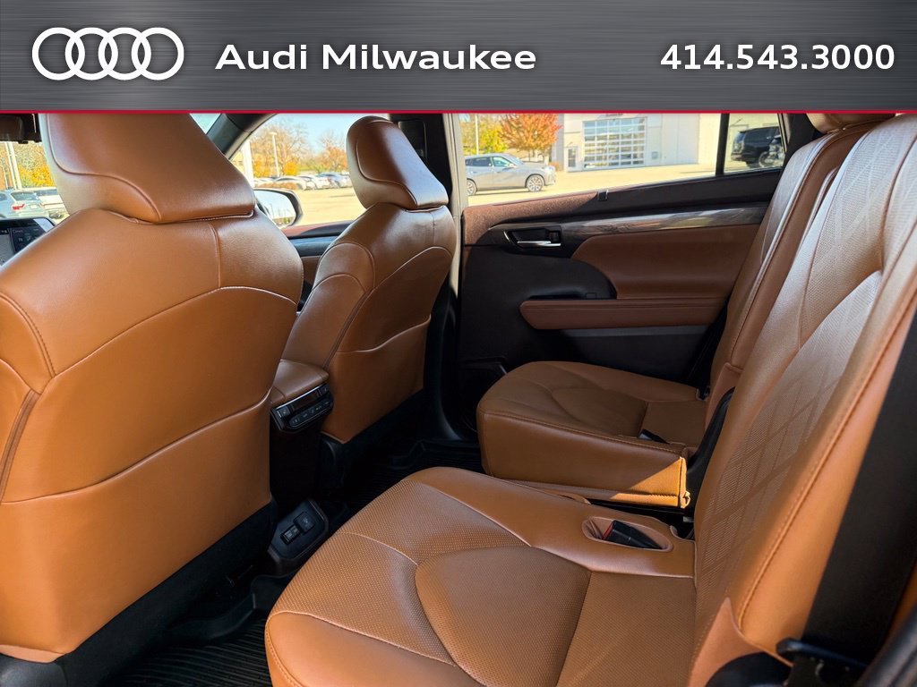 Used 2022 Toyota Highlander Platinum AWD/4WD image 35