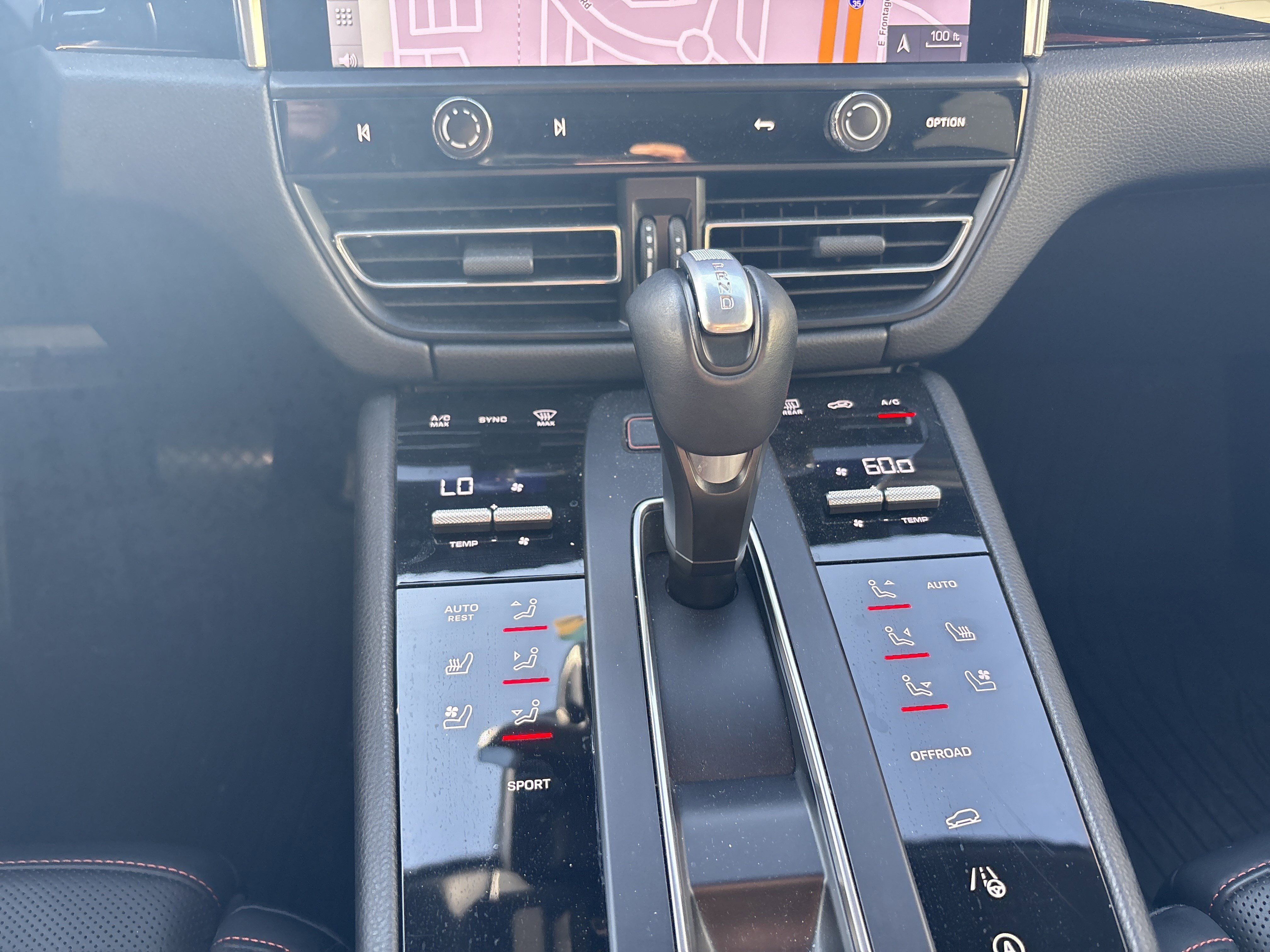 Used 2024 Porsche Macan Turbo image 30