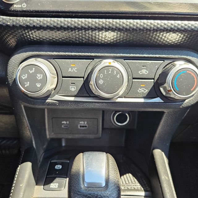 Used 2023 Nissan Kicks SV FWD image 23