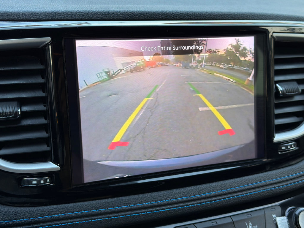 Used 2021 Chrysler Pacifica Touring FWD image 26