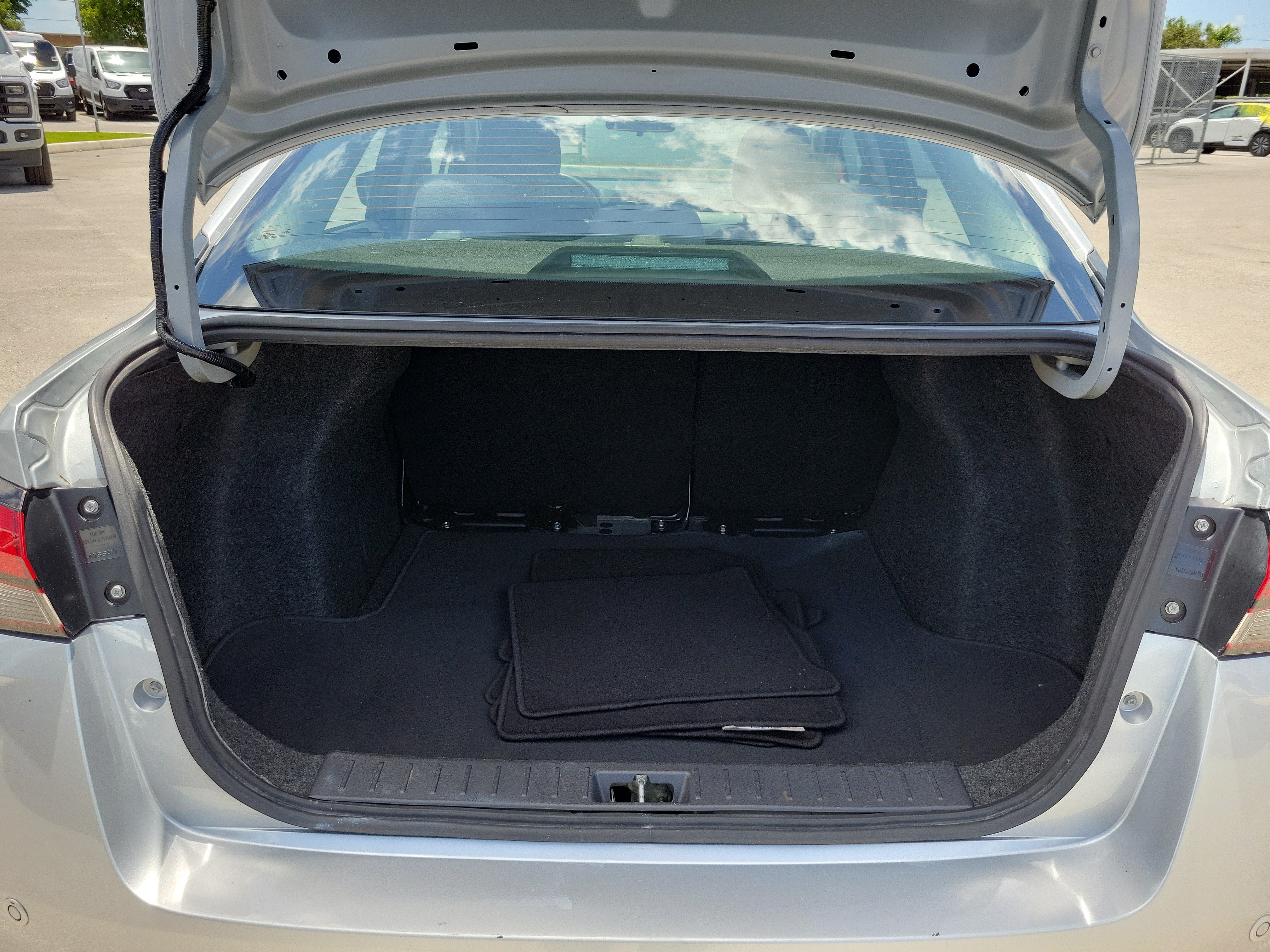 Used 2021 Nissan Versa S FWD image 28