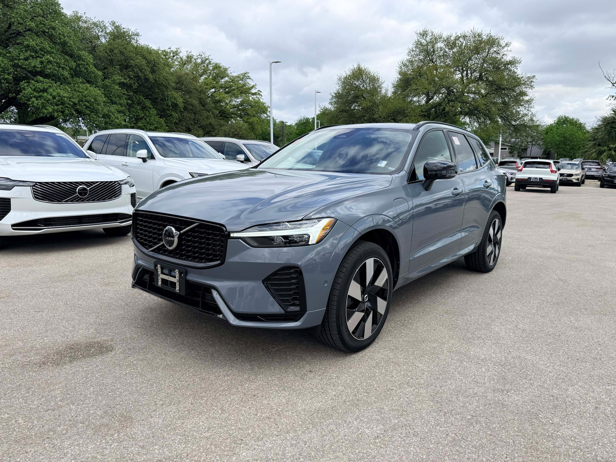 Certified 2024 Volvo XC60 T8 Ultimate w/ Climate Package image 2