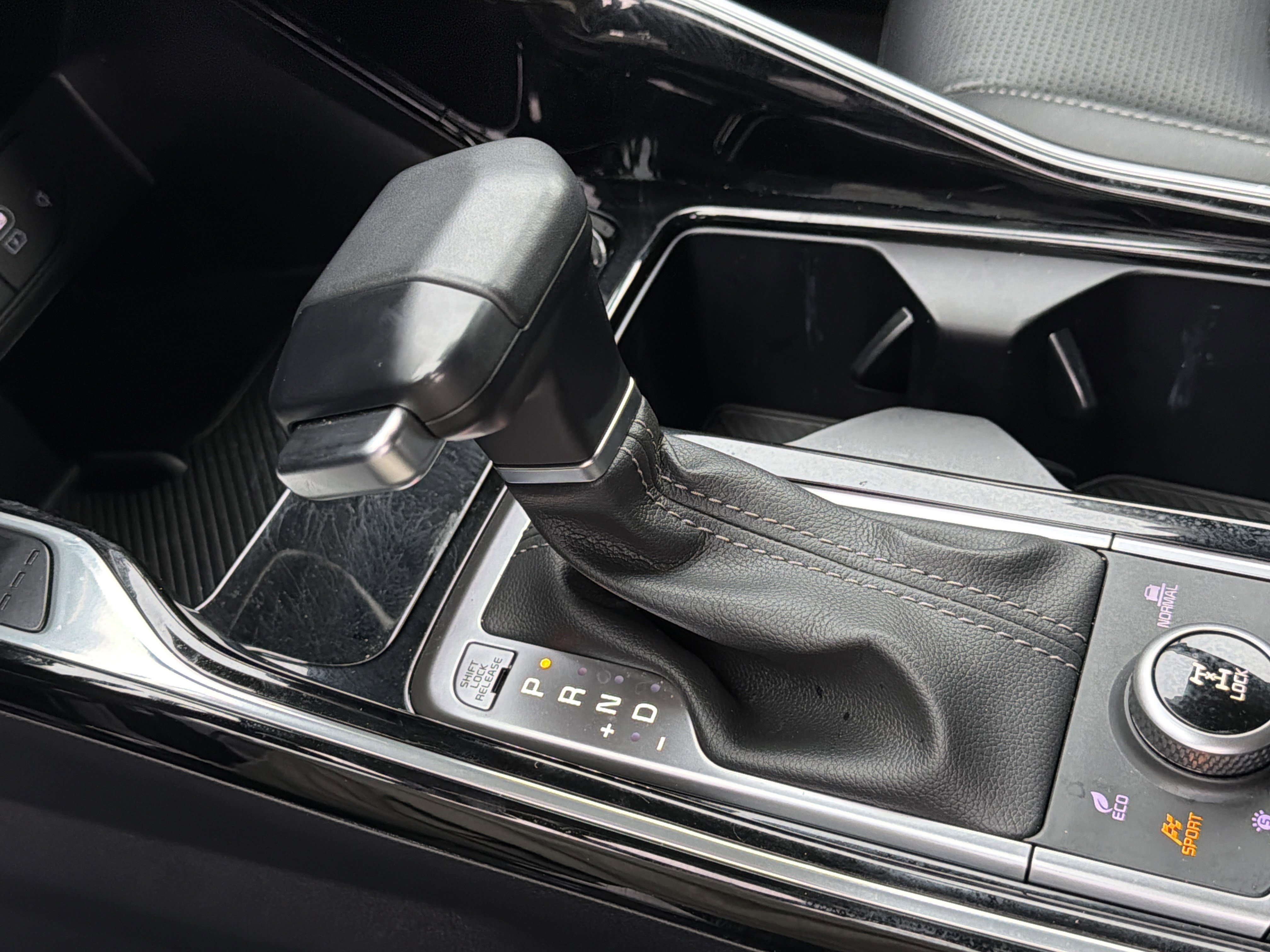 Used 2025 Kia Sorento SX image 35