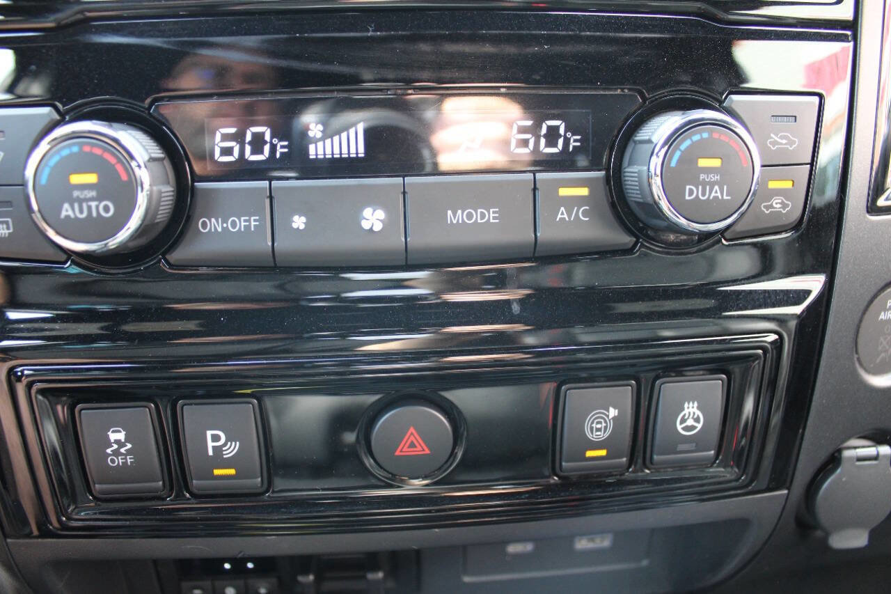 Used 2023 Nissan Titan PRO-4X w/ Pro-4x Convenience Package image 14