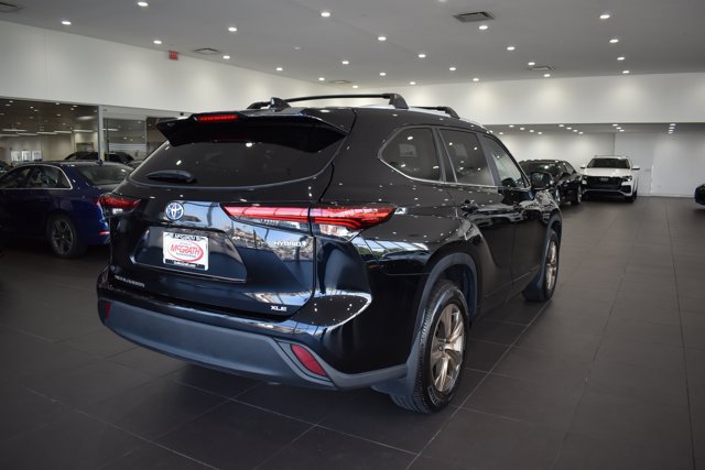 Used 2023 Toyota Highlander Bronze Edition FWD image 7