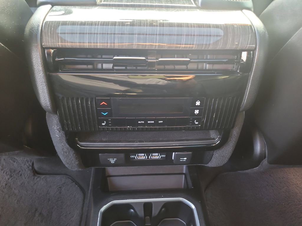 Used 2022 Jeep Wagoneer Series III w/ Premium Group I image 15