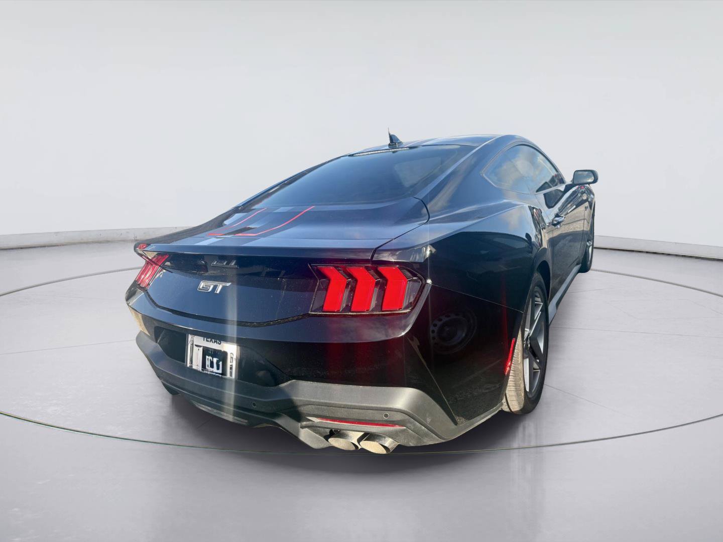 Used 2024 Ford Mustang GT RWD image 3