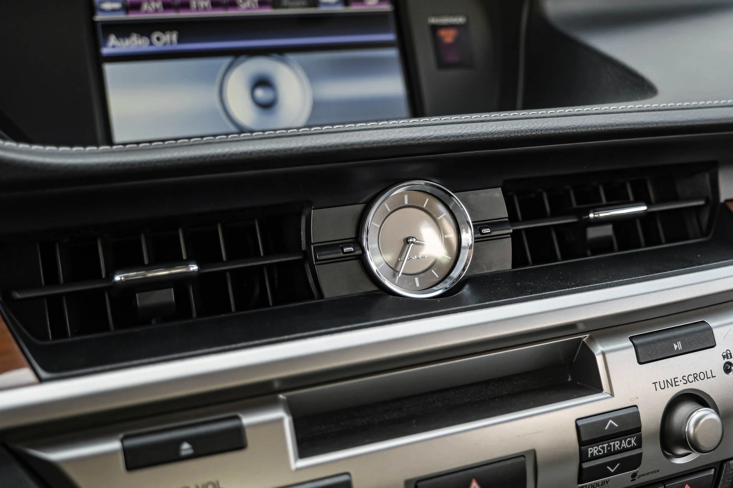 Used 2014 Lexus ES 300h w/ Luxury Package w/Bamboo Trim FWD image 26