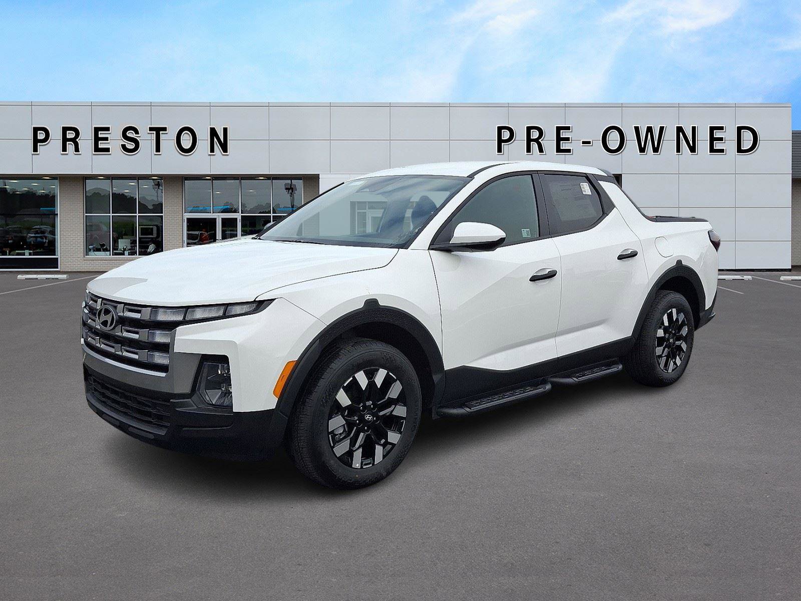 Used 2025 Hyundai Santa Cruz SE image 1