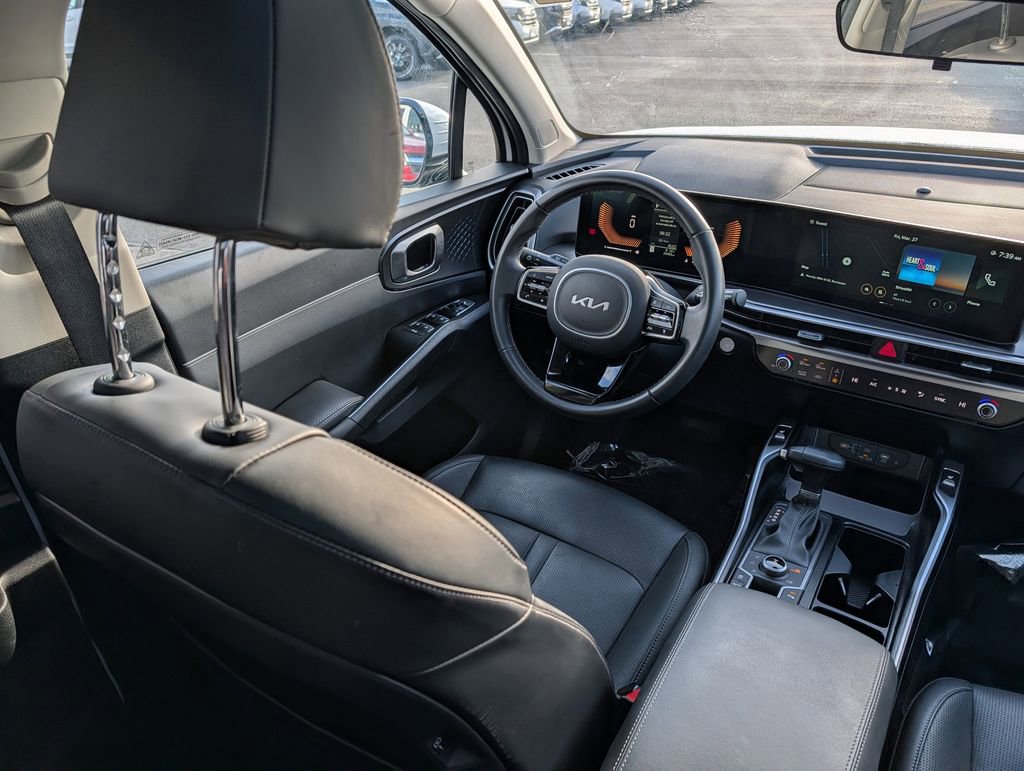 Used 2025 Kia Sorento S w/ Panoramic Sunroof Package image 9