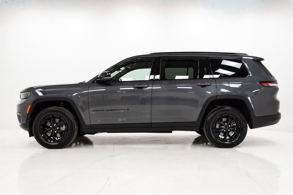 Used 2025 Jeep Grand Cherokee L Altitude image 24